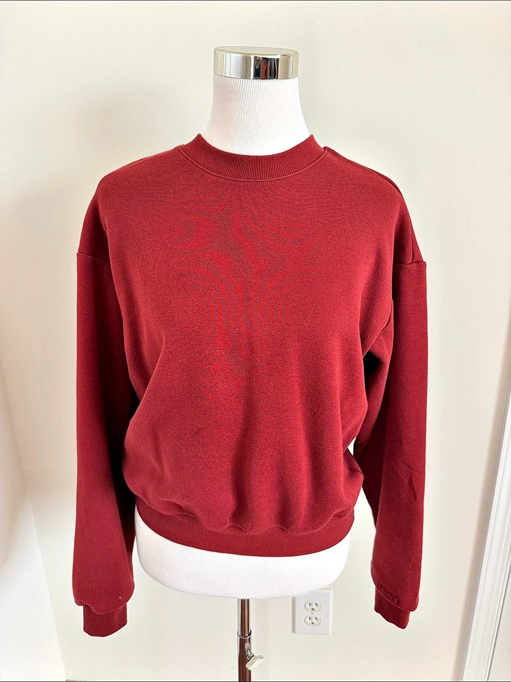 Women’s SKIMS Fleece Crewneck Sweatshirt in Dark Red. Size S.